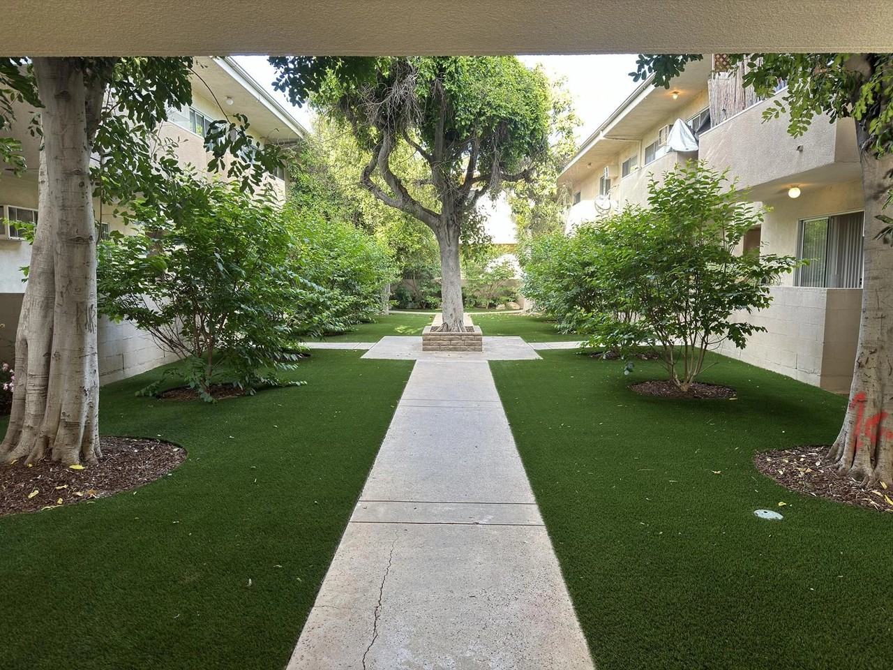 Encino Hillcrest Apartment - Photo 5 of 25