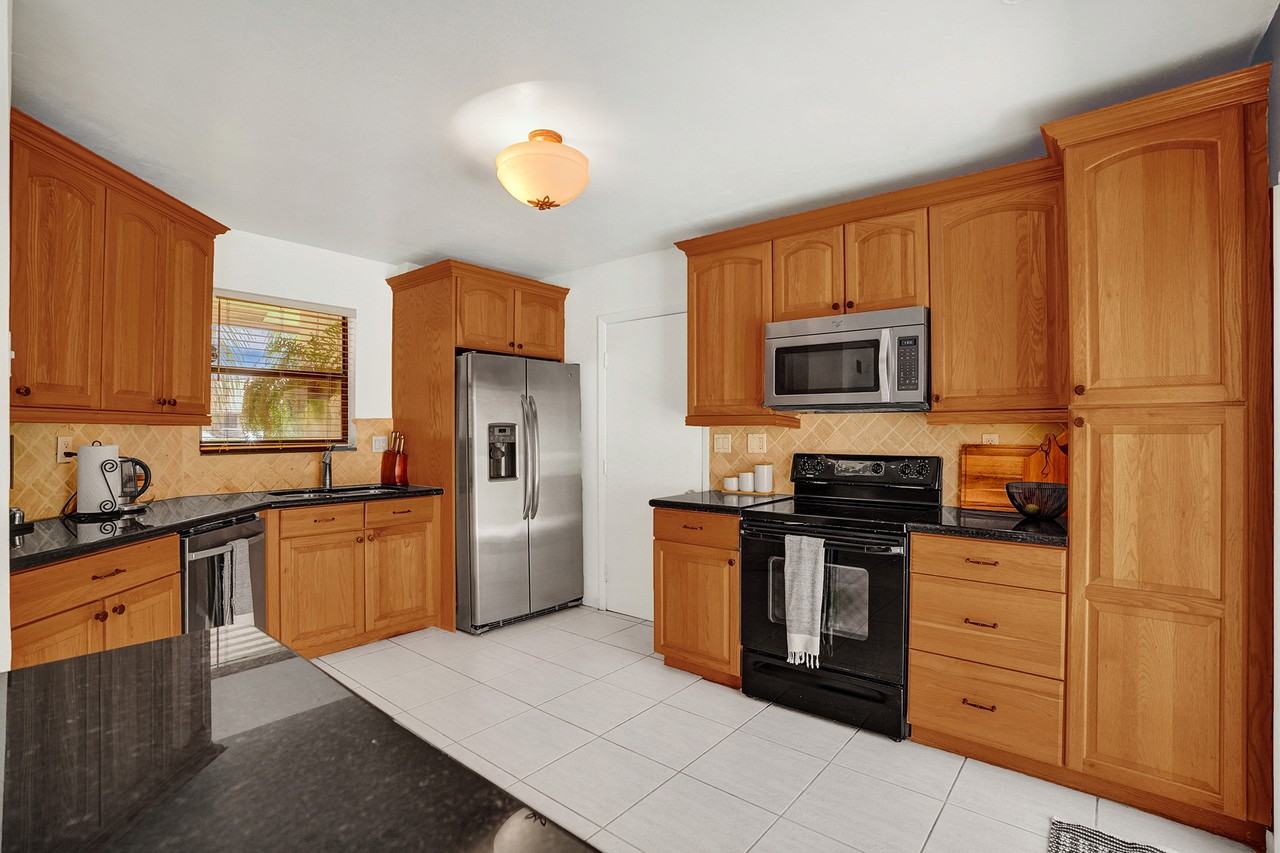 420 Sw 113th Ter #NA - Photo 4 of 37