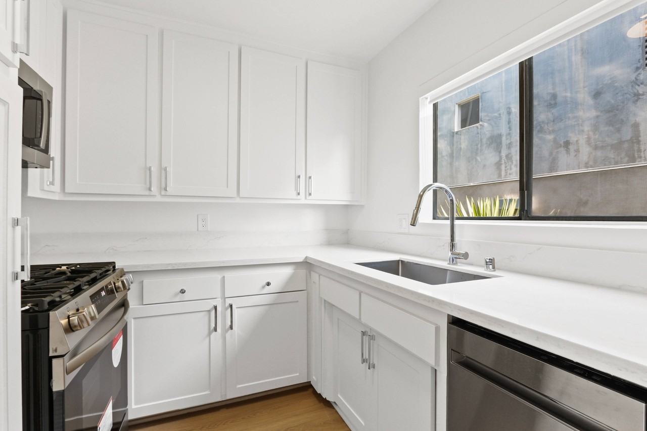 1128 7th Street - Photo 4 of 49