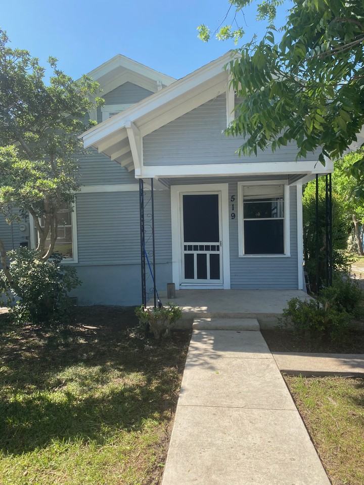 519 E Pine St - Photo 2 of 10
