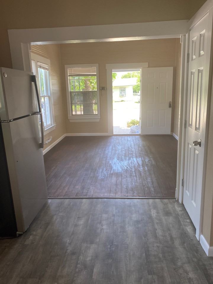519 E Pine St - Photo 5 of 10