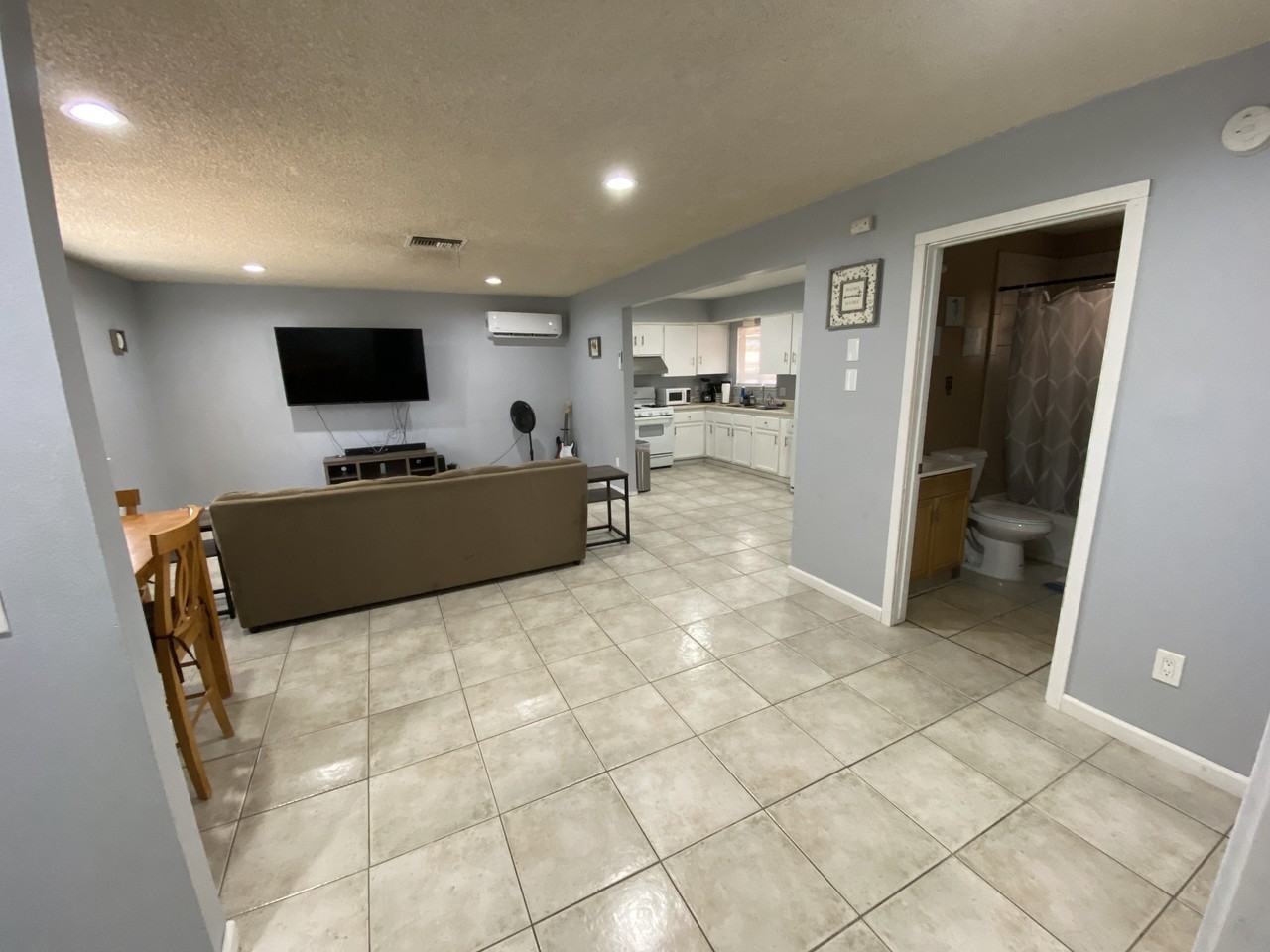 235 W Robertson Rd #C - Photo 3 of 9