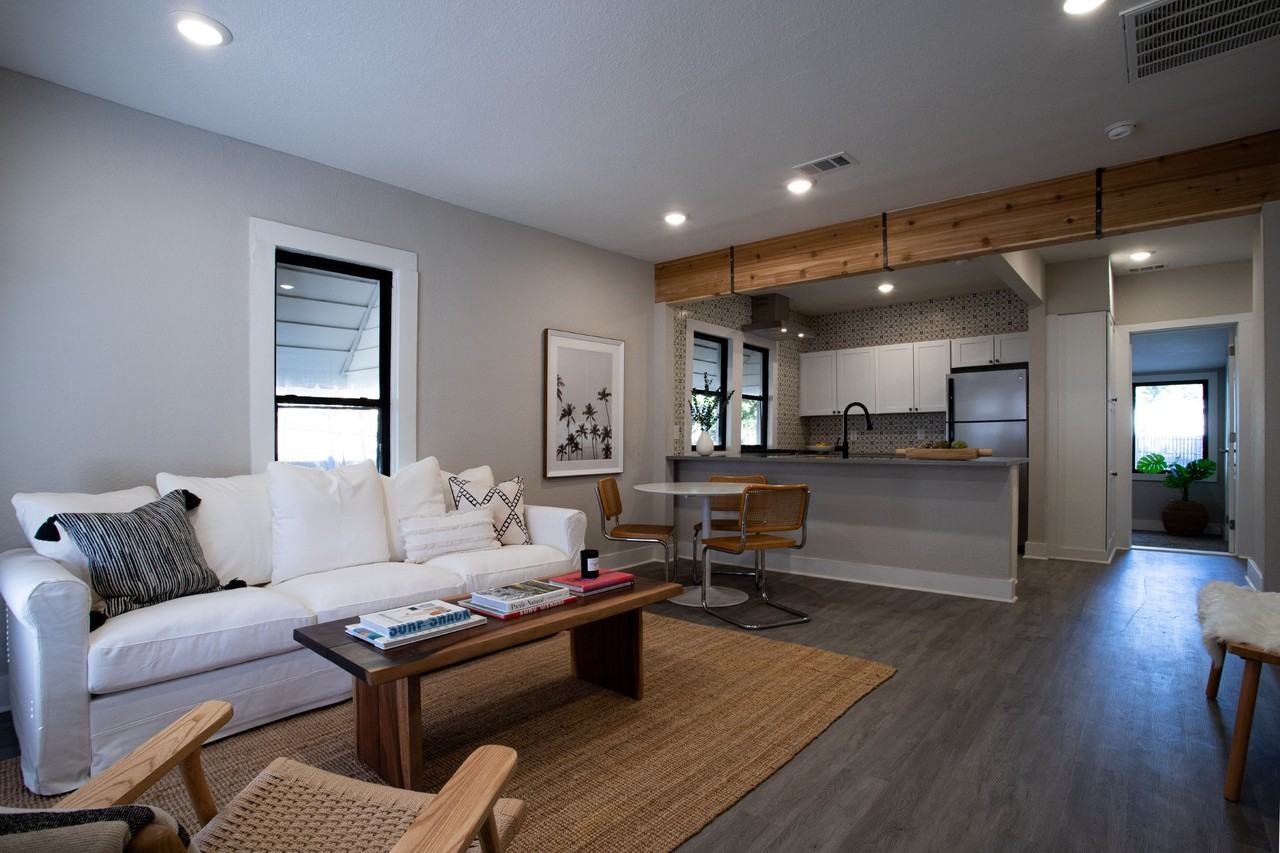 2855 Sharon St - Photo 2 of 15