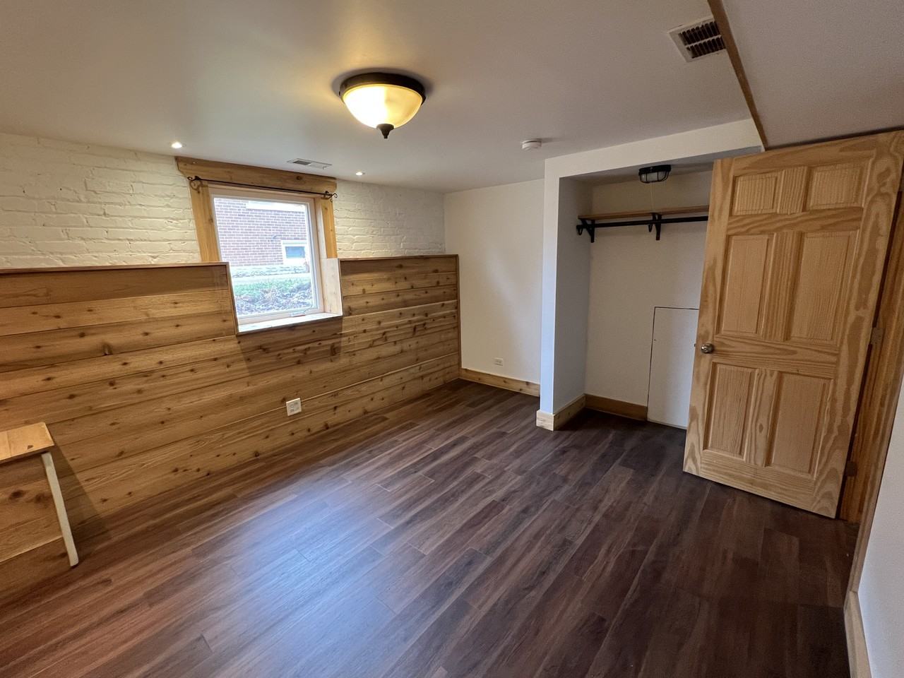 913 Webster Ave - Photo 3 of 11