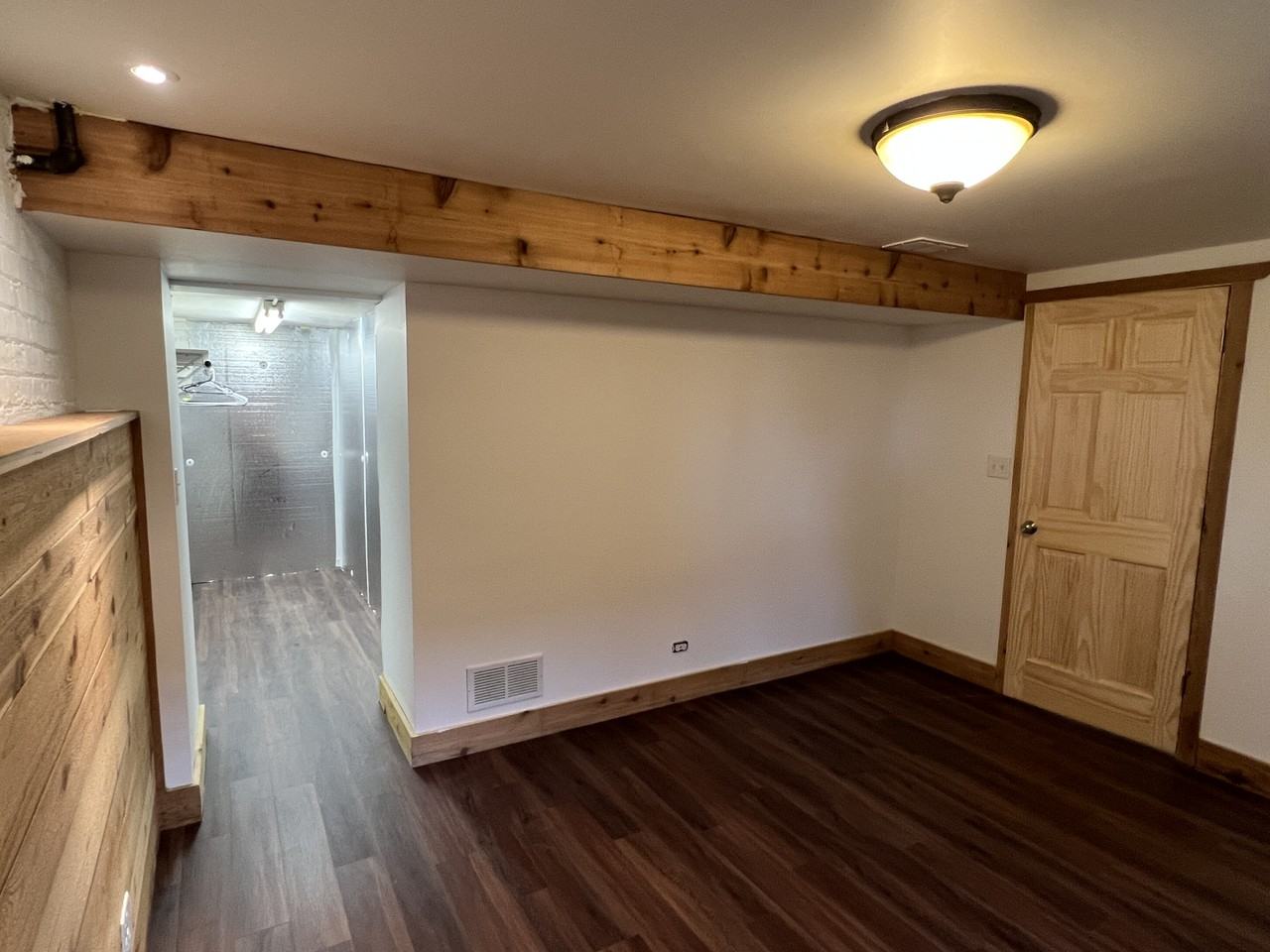 913 Webster Ave - Photo 5 of 11