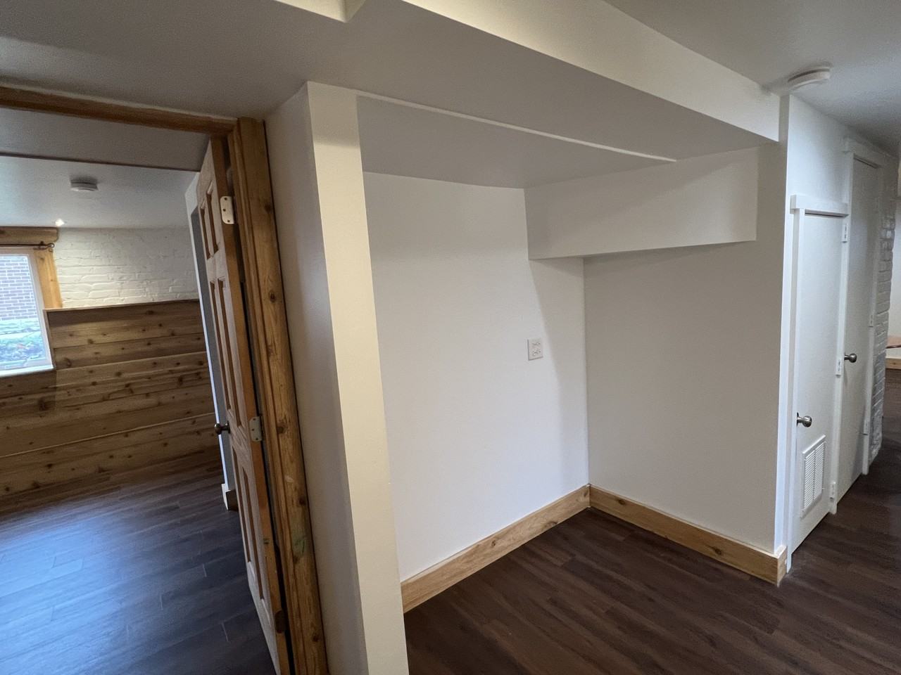 913 Webster Ave - Photo 7 of 11