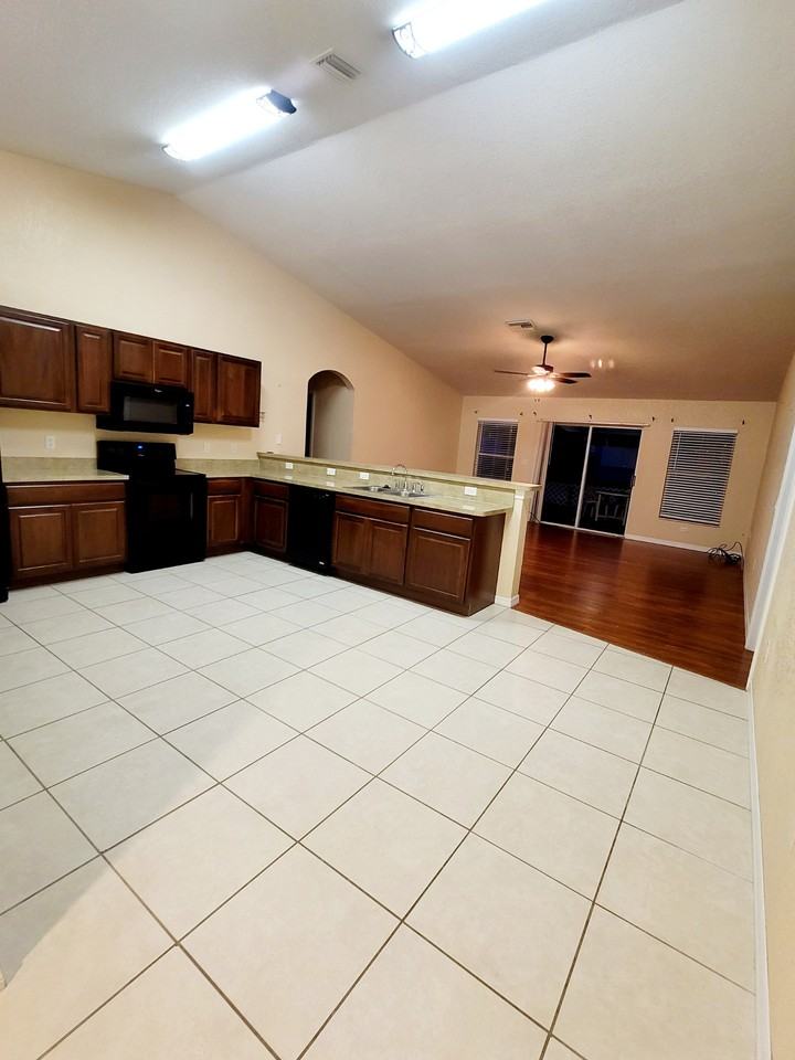 12115 Rockford St - Photo 3 of 22