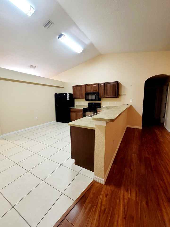 12115 Rockford St - Photo 5 of 22