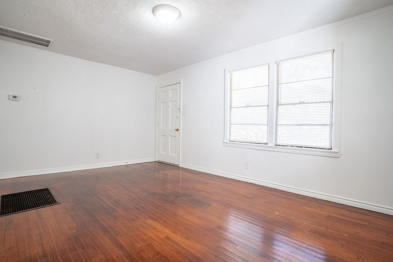 3323 W Clarendon Dr - Photo 4 of 16