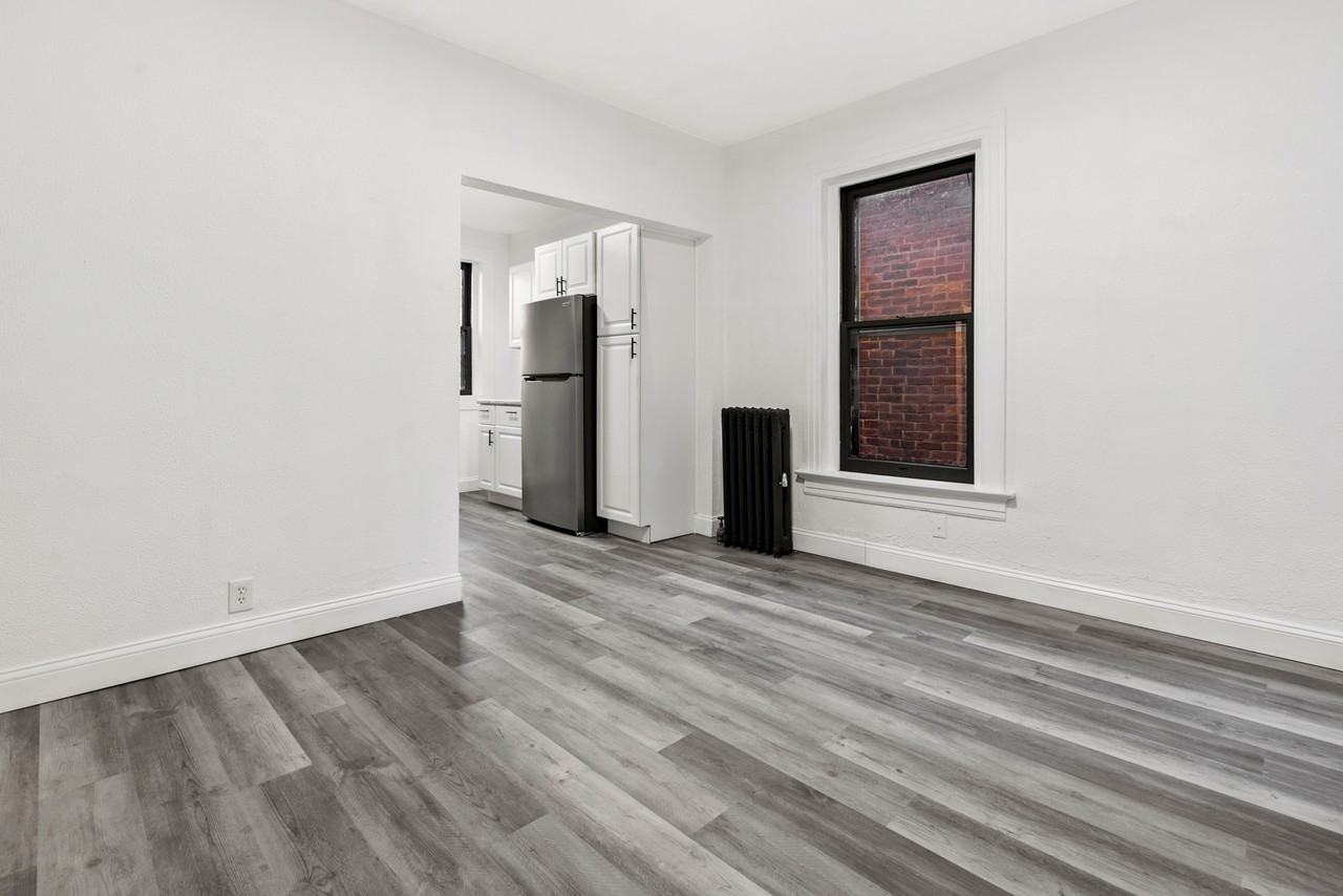 408 E 6th St #5 - Photo 4 of 14
