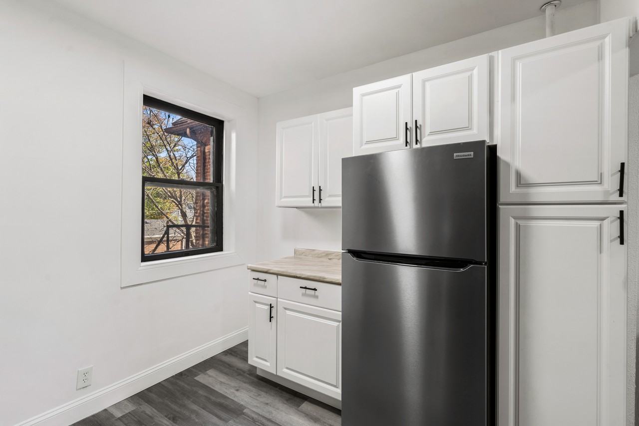 408 E 6th St #5 - Photo 5 of 14