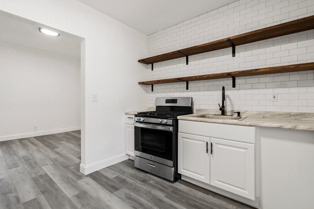 408 E 6th St #5 - Photo 7 of 14