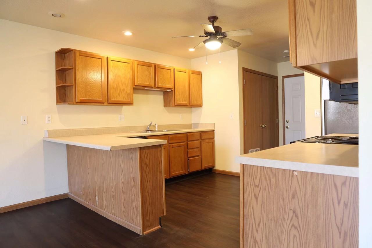 22635 Hollow Oak Ln #A - Photo 5 of 19