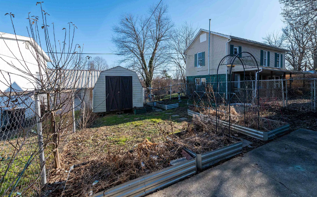 120 Cedar St - Photo 7 of 11