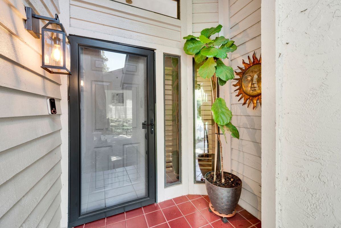 1900 Whispering Way - Photo 2 of 40