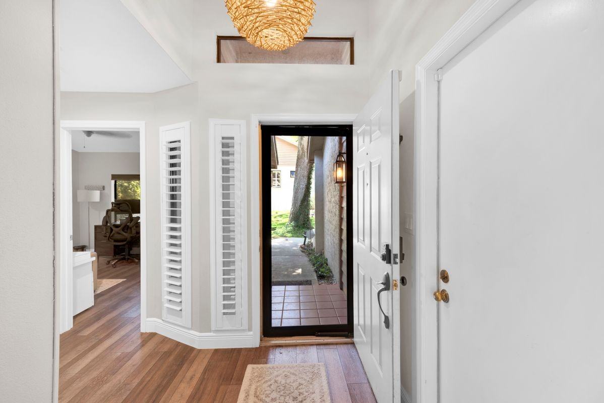 1900 Whispering Way - Photo 3 of 40