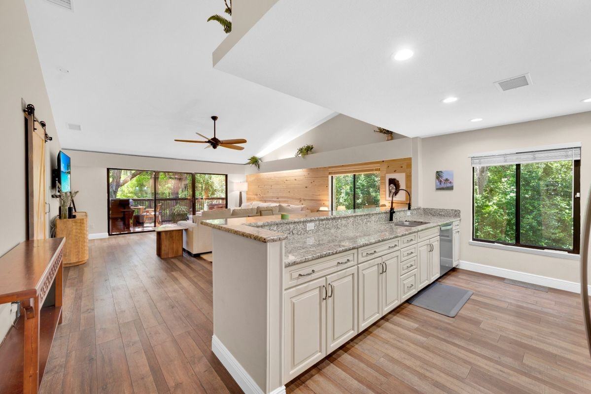 1900 Whispering Way - Photo 5 of 40