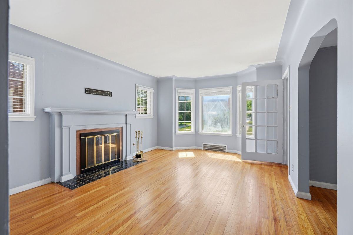 18968 Murray Hill St - Photo 4 of 9
