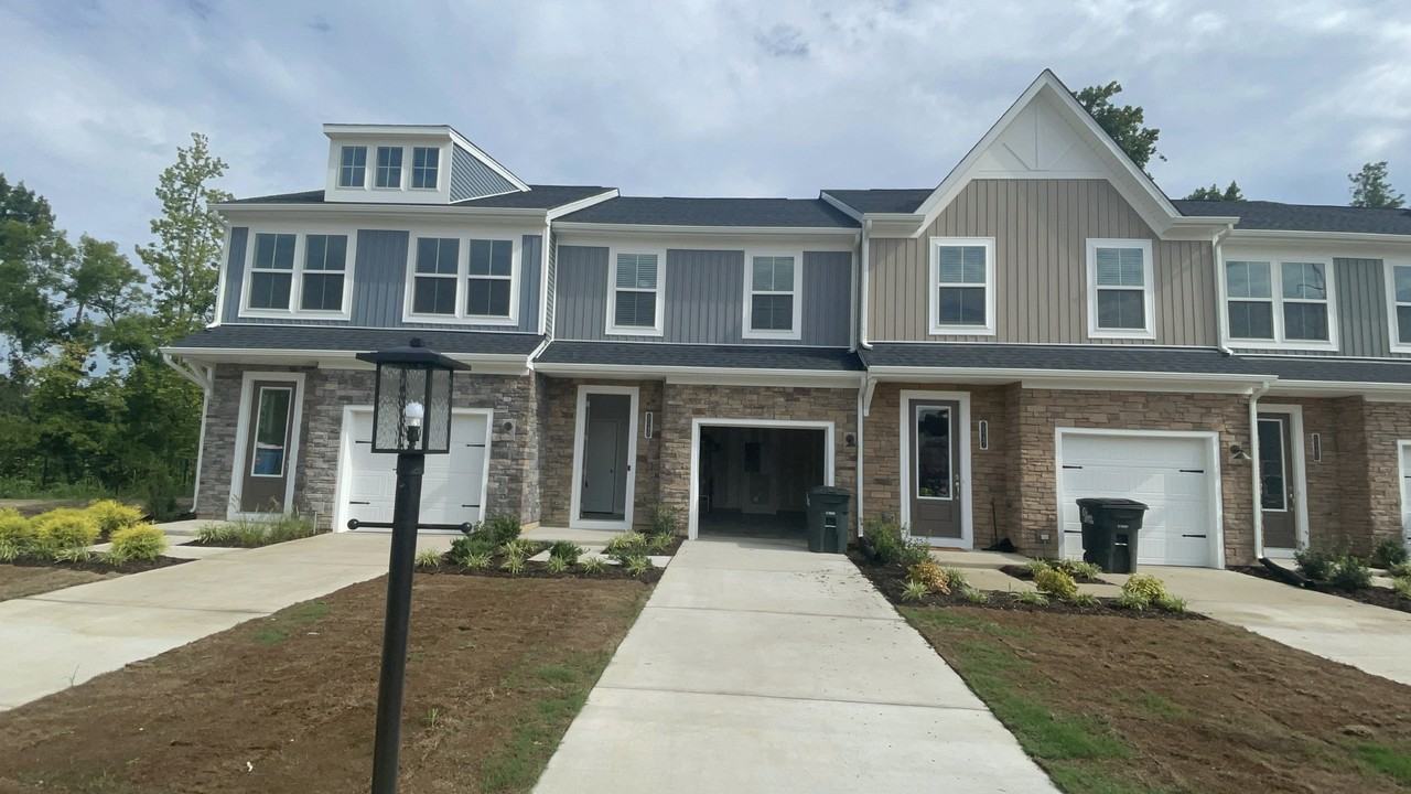 631 Mccormick Farm Dr #DD5 - Photo 2 of 25