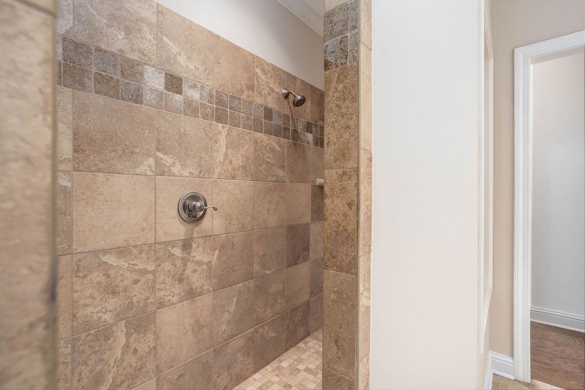 116 Chestnut Rdg - Photo 2 of 26