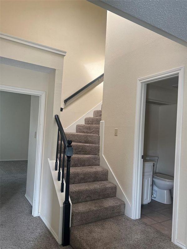 1 Lakeway Dr ##A - Photo 2 of 11