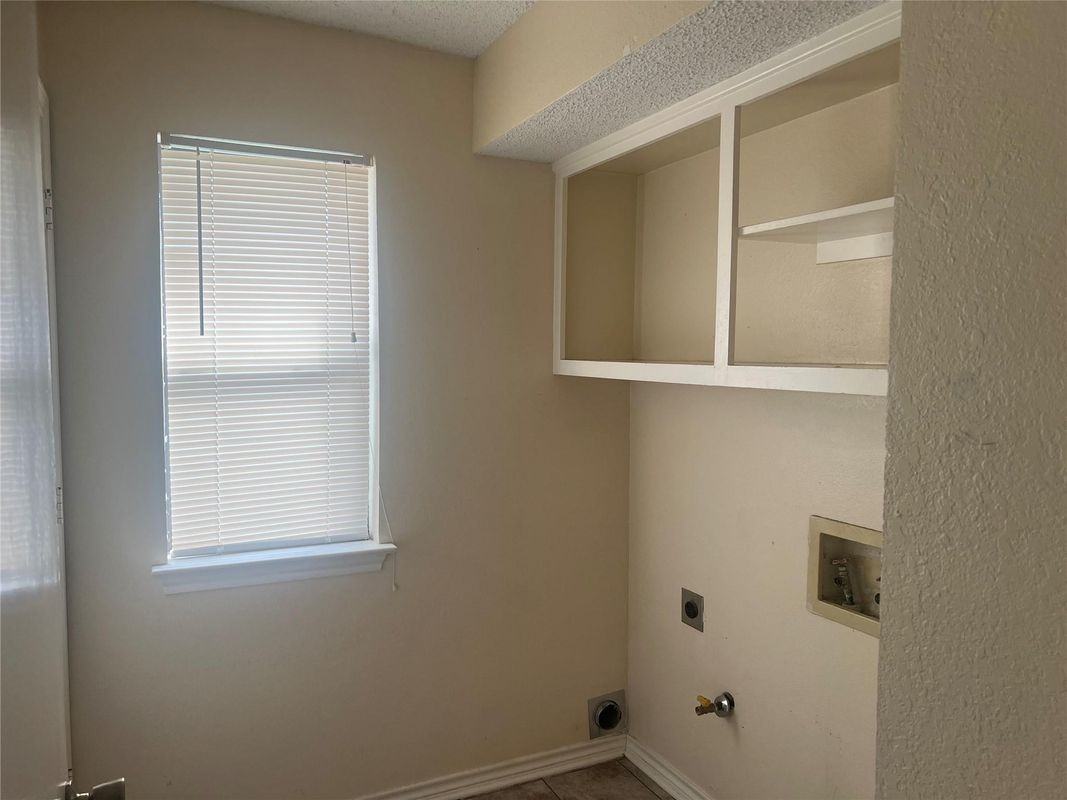 1 Lakeway Dr ##A - Photo 3 of 11