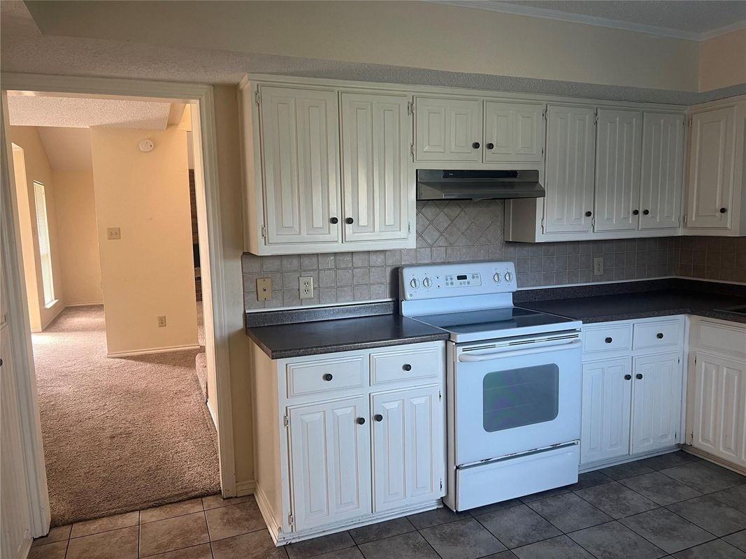 1 Lakeway Dr ##A - Photo 7 of 11