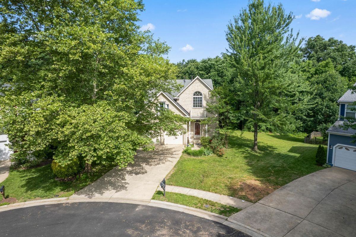 21355 Fernbrook Ct - Photo 2 of 31