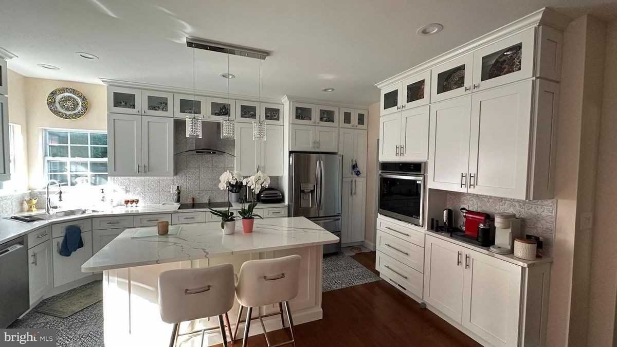 21355 Fernbrook Ct - Photo 3 of 31