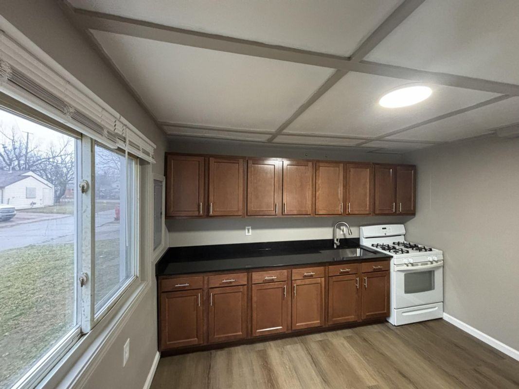 31807 - 31809 Tuscola Court, Unit 2 - Photo 3 of 3