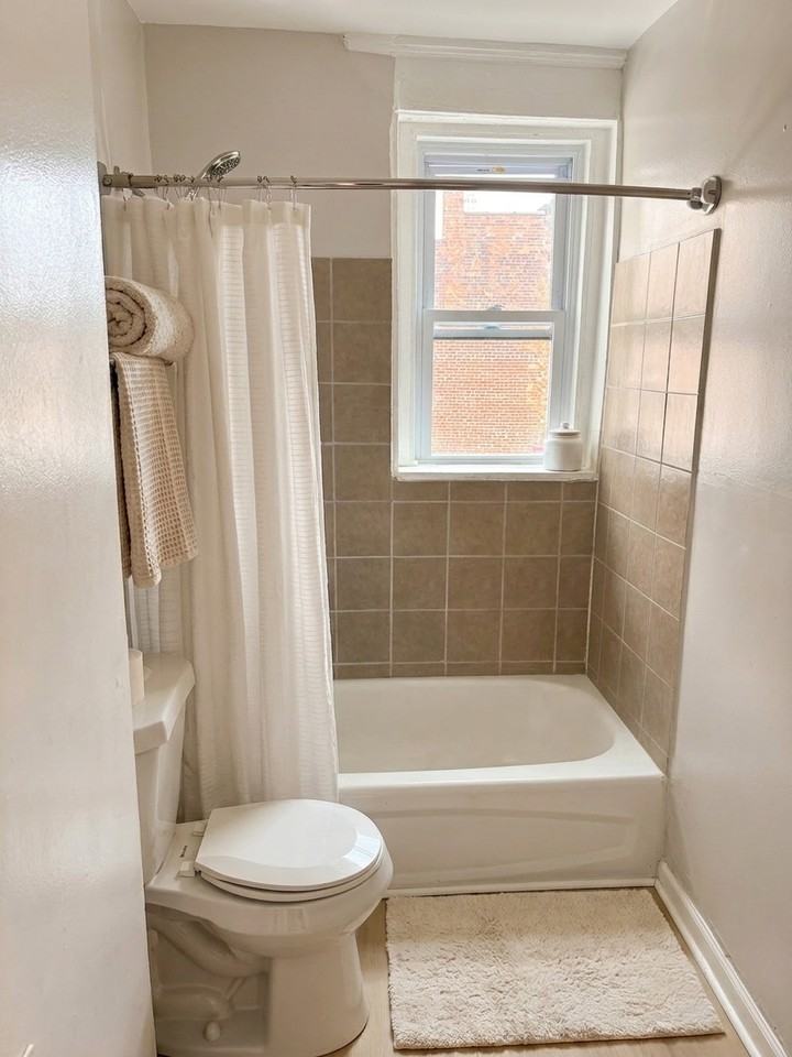 243 Niagara St #2 - Photo 7 of 9