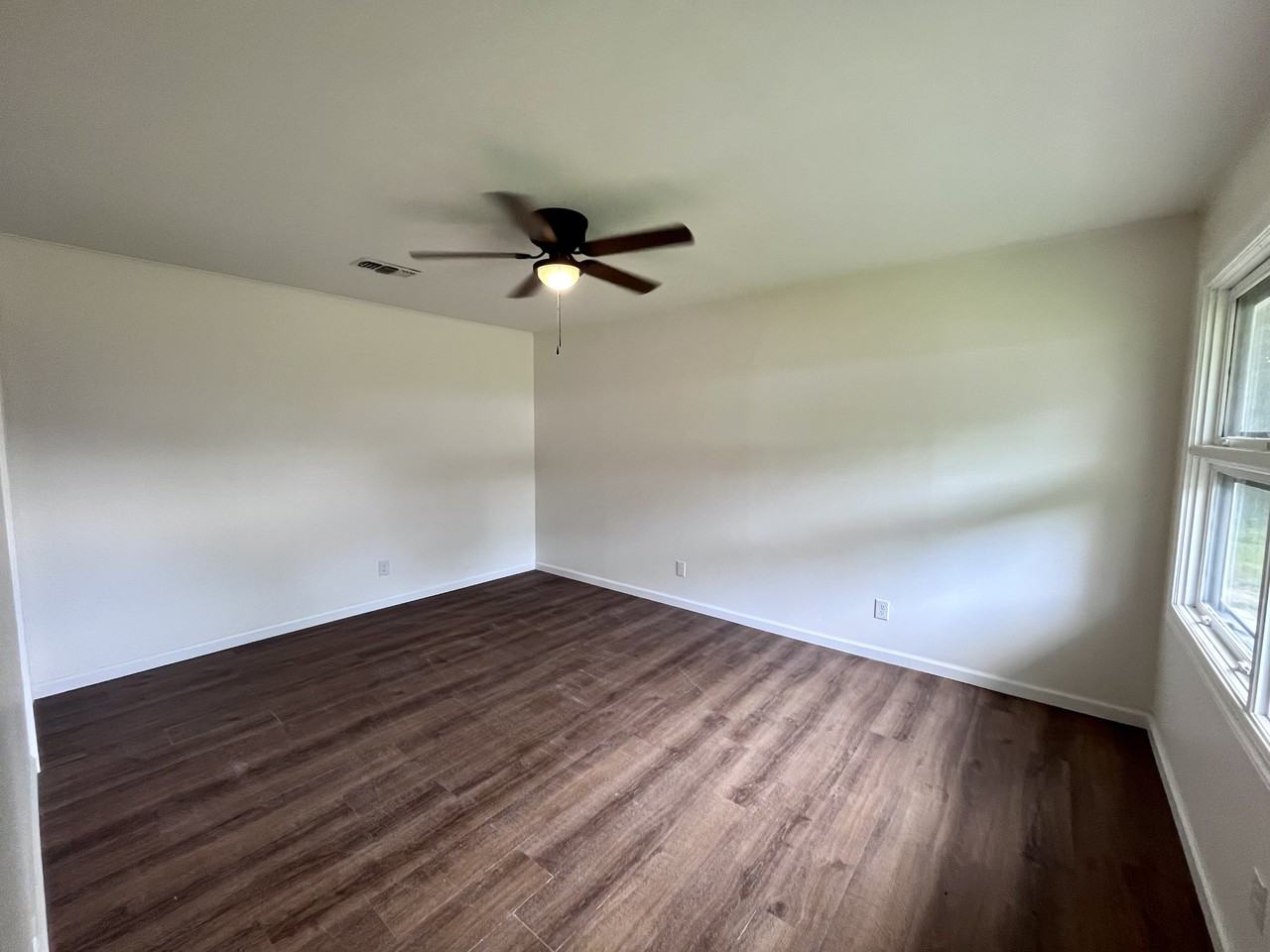 147 Beech St - Photo 2 of 20
