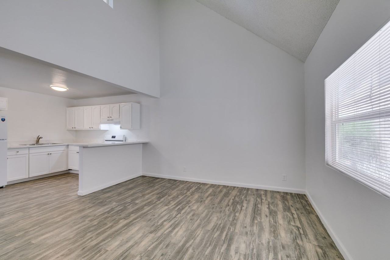 5247 Garden Ln - Photo 6 of 44