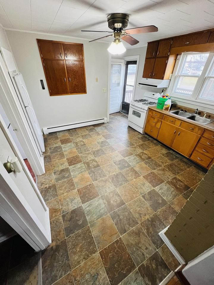 407 Patterson St - Photo 7 of 9