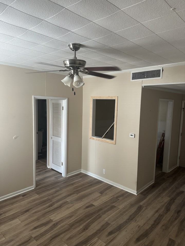 105 E Poplar St #1 - Photo 3 of 3