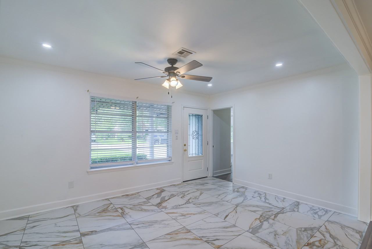 1521 Pearl Dr - Photo 3 of 25