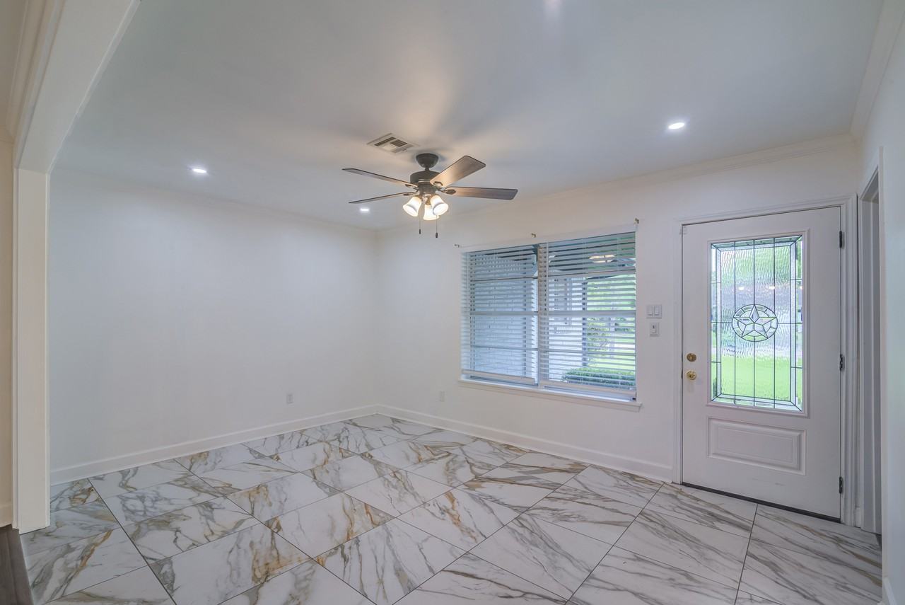 1521 Pearl Dr - Photo 4 of 25