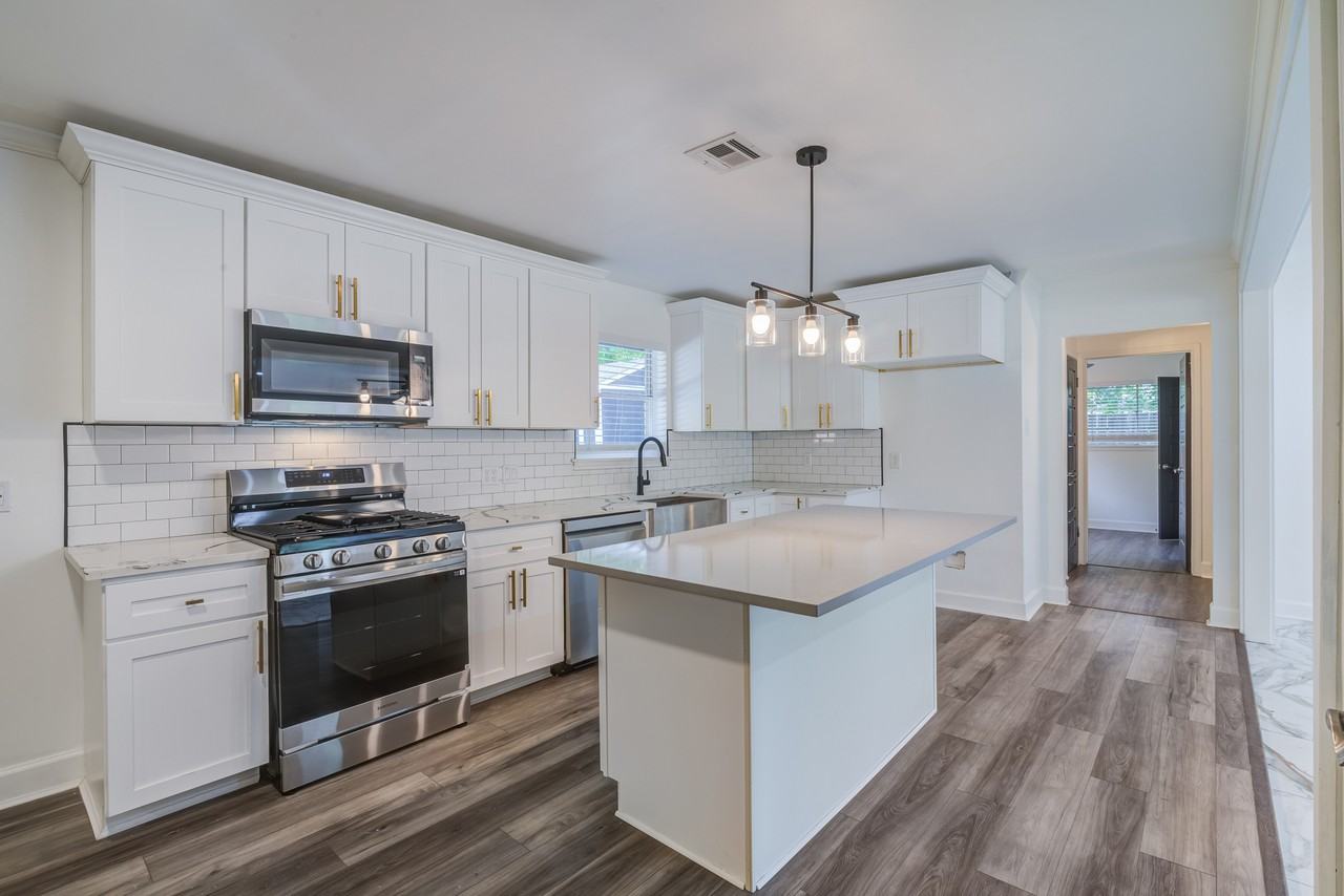 1521 Pearl Dr - Photo 6 of 25