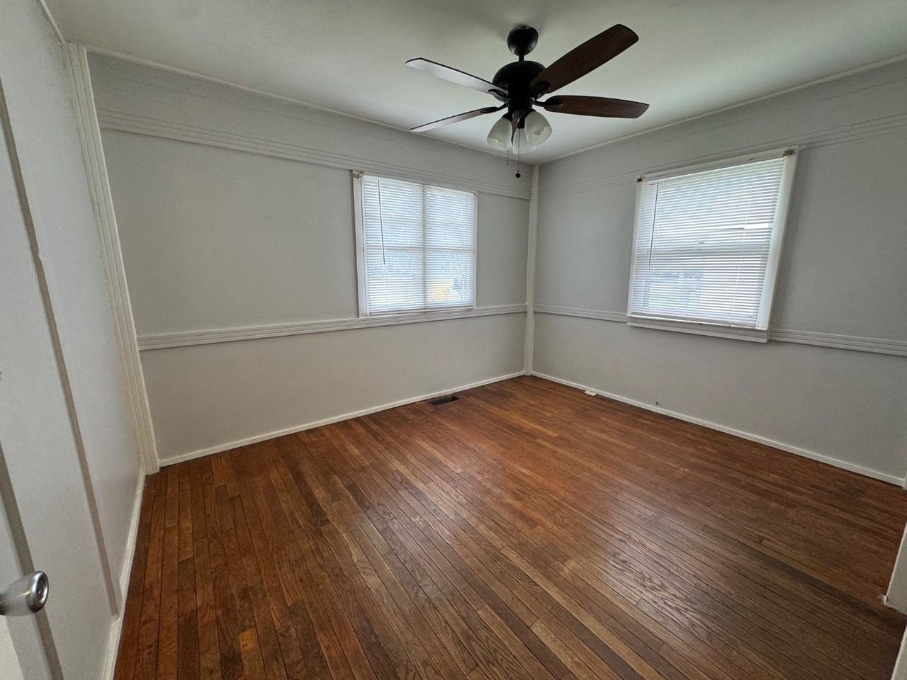1305 Maple Ave - Photo 3 of 7