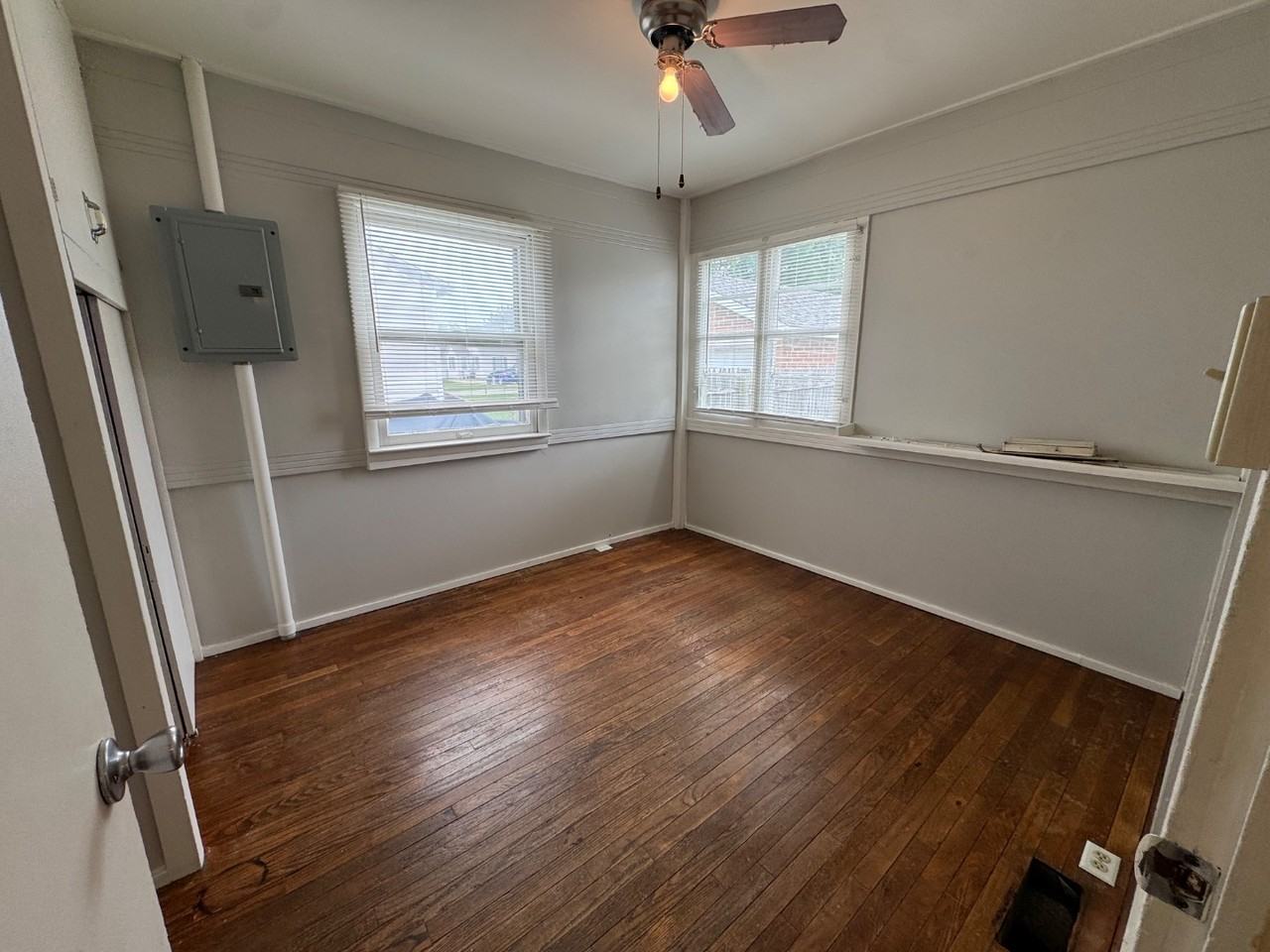 1305 Maple Ave - Photo 5 of 7