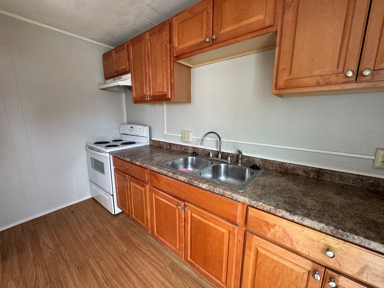 1305 Maple Ave - Photo 6 of 7