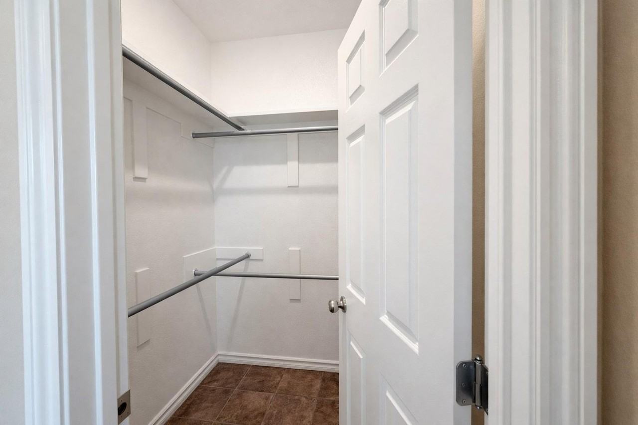 Duplex 1 - Photo 3 of 10