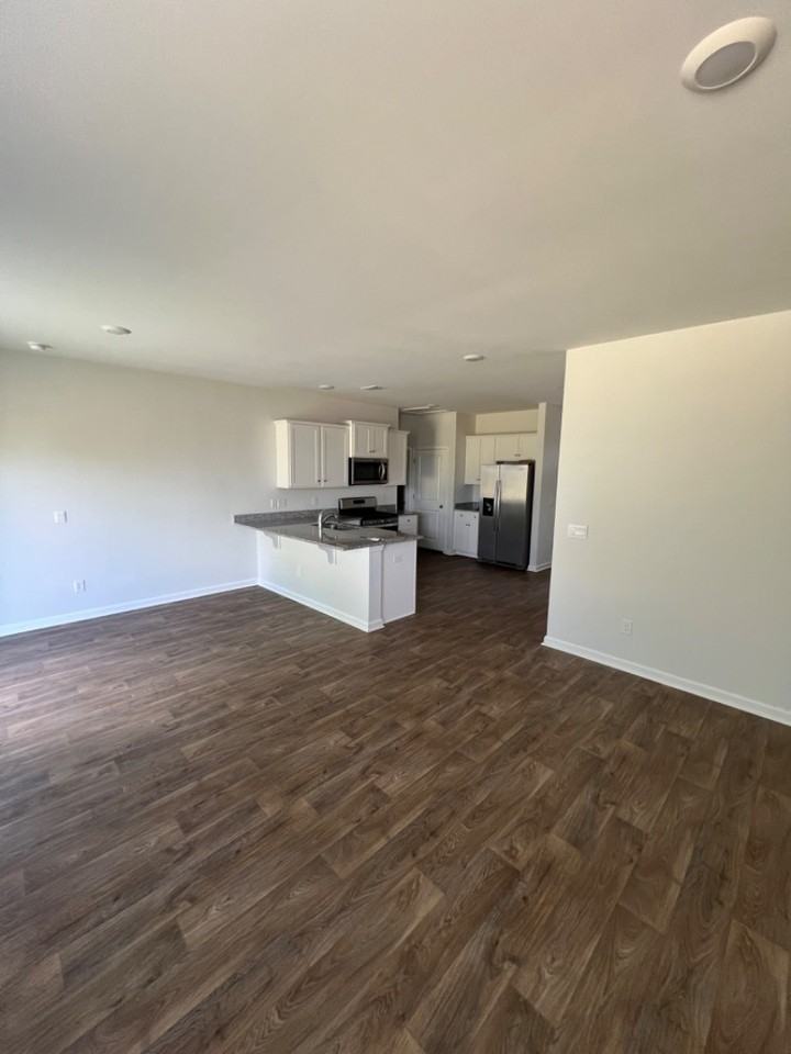 190 Oakwood Blvd - Photo 4 of 20