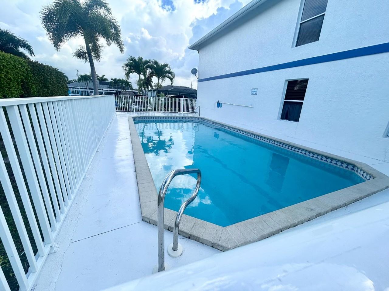909 SW 47th Ter Unit #201 - Photo 4 of 10