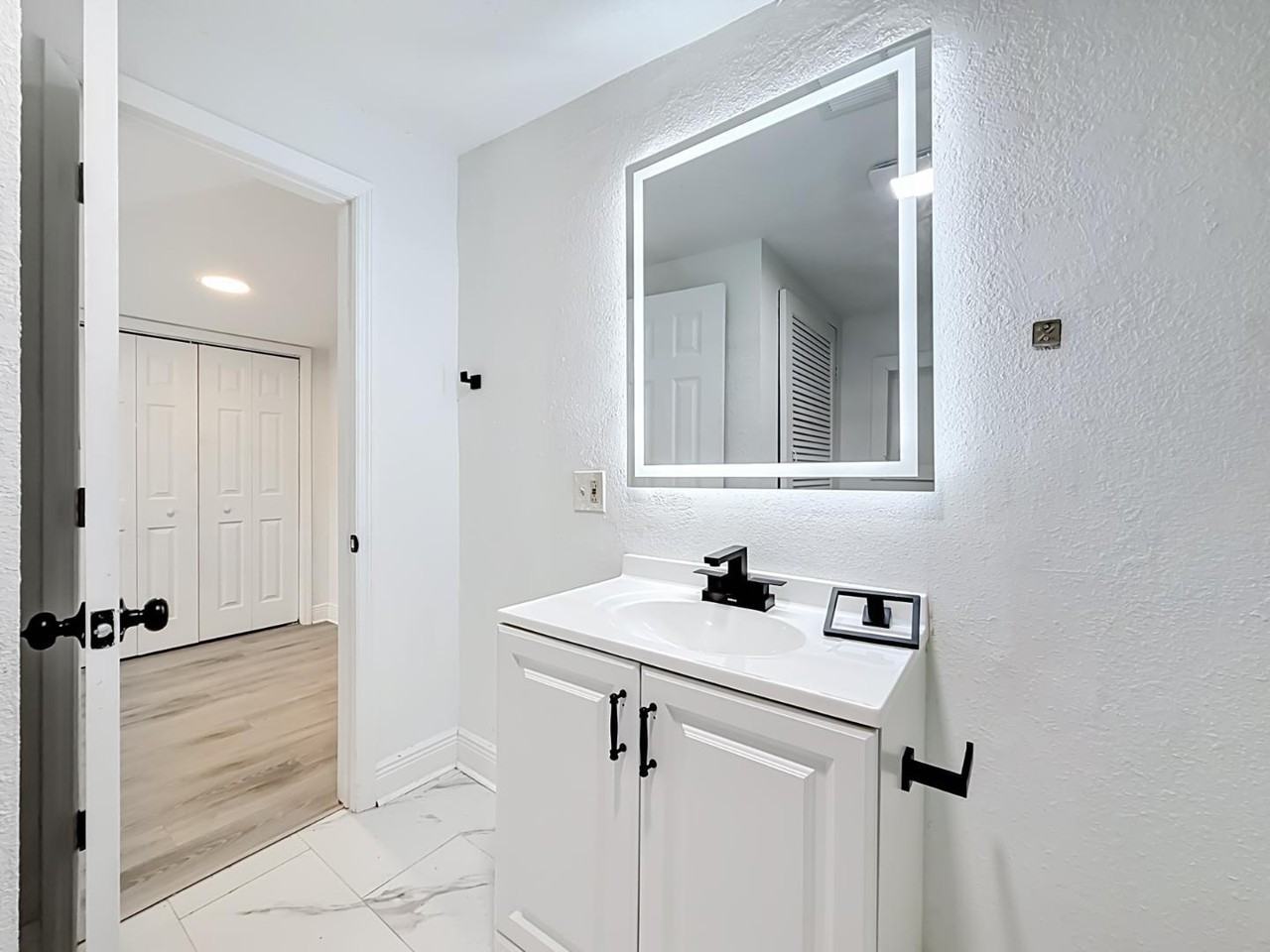 8414 N 20th St - Photo 2 of 20