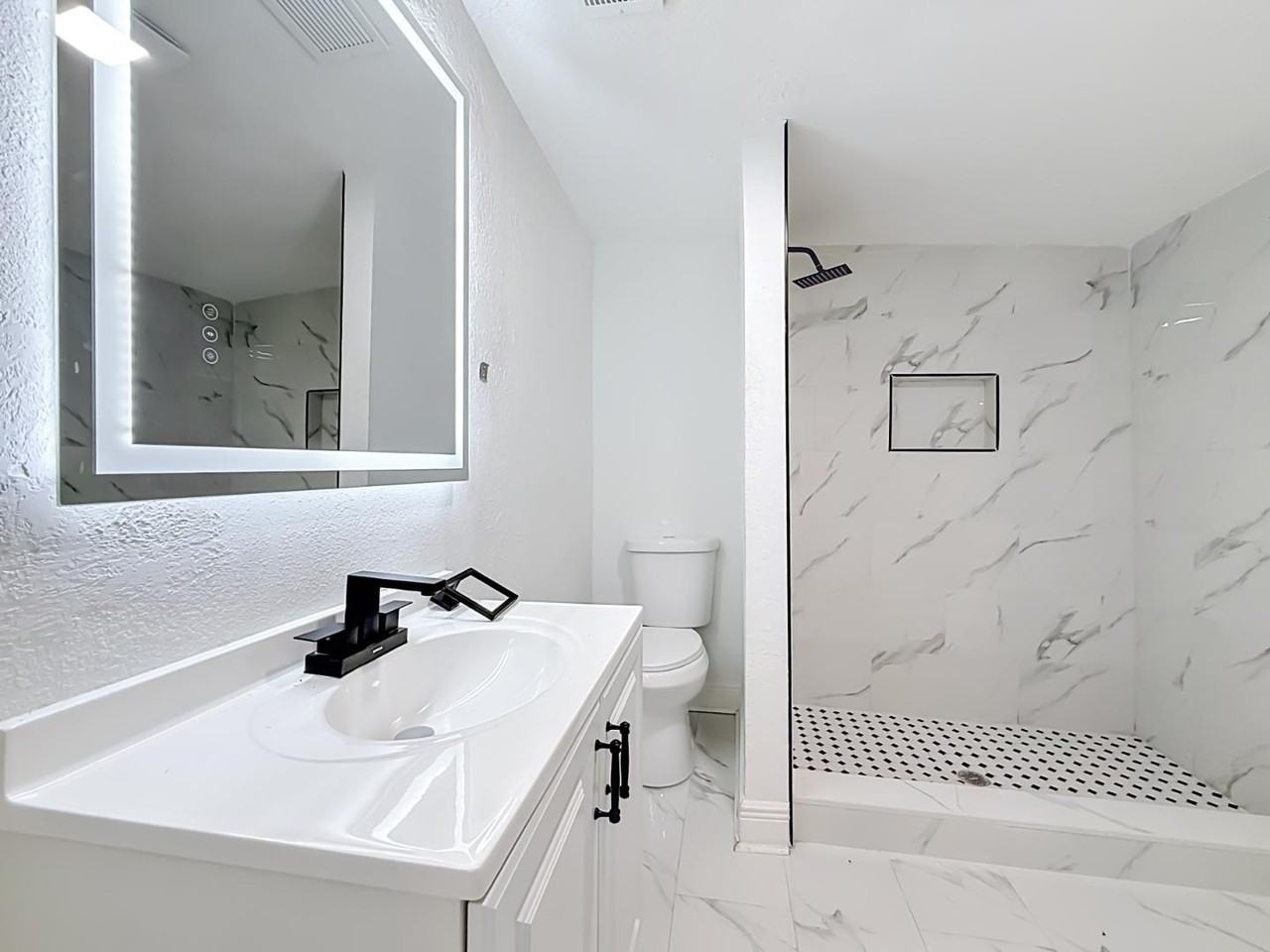8414 N 20th St - Photo 4 of 20
