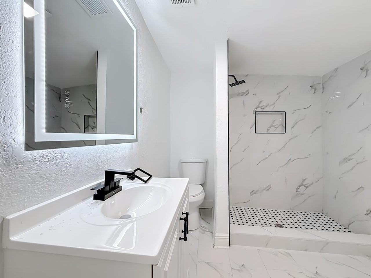8414 N 20th St - Photo 5 of 20