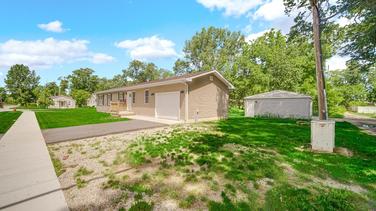2689 Cass St - Photo 6 of 20