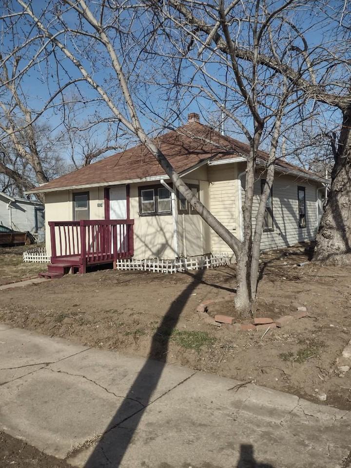 1528 E 3rd Ave - Photo 2 of 9