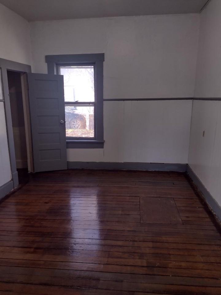 1528 E 3rd Ave - Photo 4 of 9